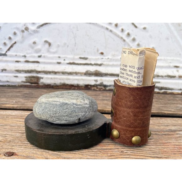 Vintage Alaska Art Match Safe Flint Rock Leather Artist Signed - Picture 8 of 11